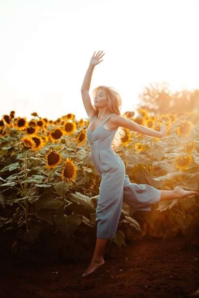 Foto de Blake Cheek en Unsplash equilibriomental365.com Por qué Mantener una postura de espalada correcta equilibriomental365.com